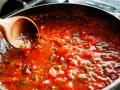 Domowy sos do spaghetti na zimę: prosty przepis i pasteryzacja