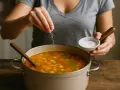 Przesolona zupa? Nie wylewaj! Sprawdzone triki na ratunek smaku