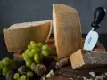 Jak rozpoznać Parmigiano Reggiano? Wygląd, oznaczenia, smak
