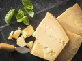 Parmezan: 10+ pomysłów na smak umami i wszechstronne zastosowania