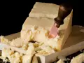 Ile waży parmezan? Waga w łyżce, szklance i gramach