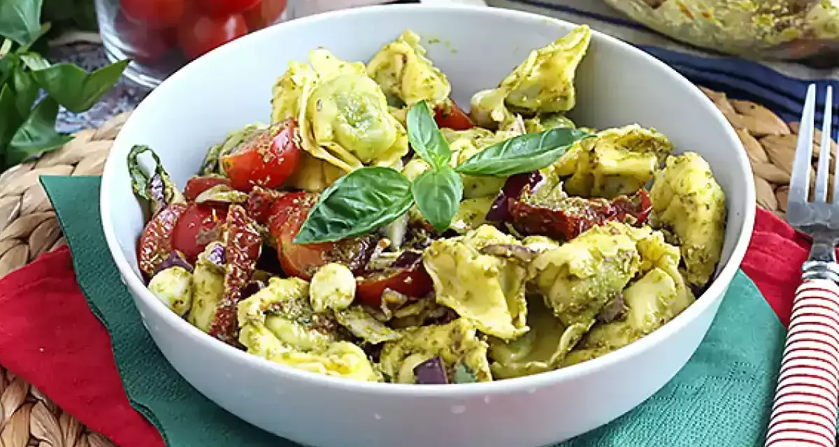 Tortellini z pomidorami i mozzarellą: Jak zamienić w ucztę?