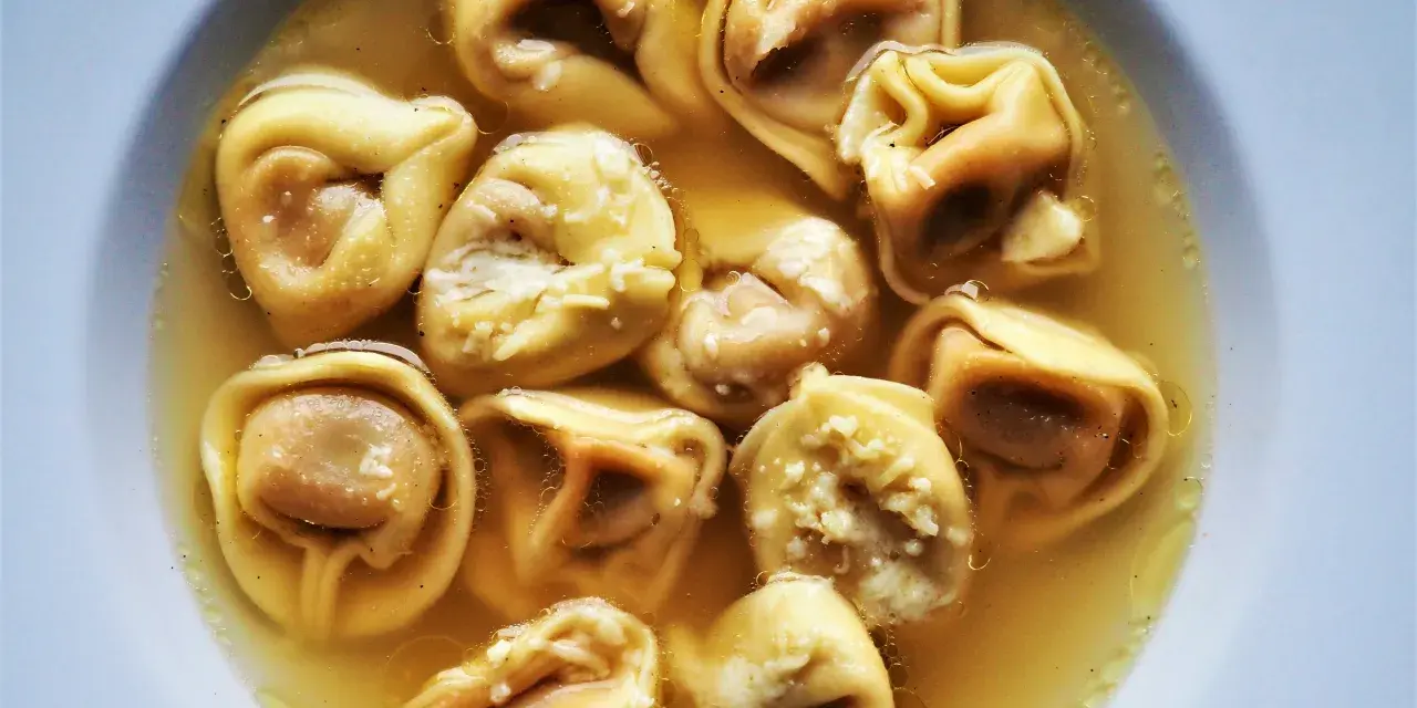 Jak zrobić tortellini? Odkryj smak Włoch w domowej kuchni!