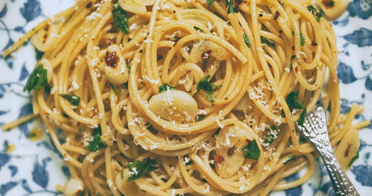 Spaghetti z chili: Klasyka i wariacje. Jak zrobić idealne?