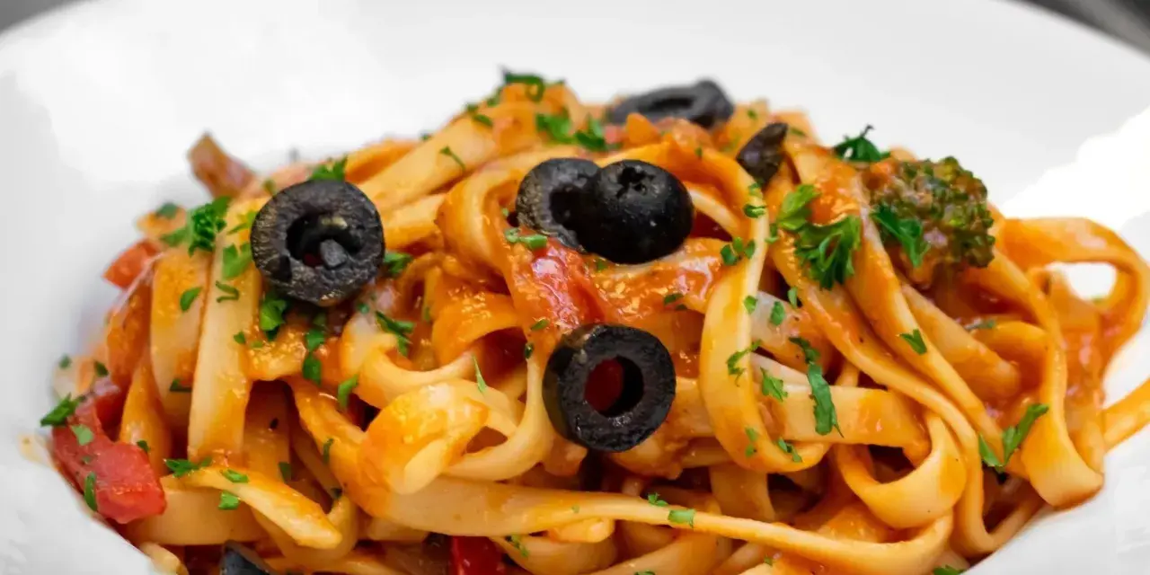 Kaloryczność spaghetti: Jak jeść ulubiony makaron i nie tyć?