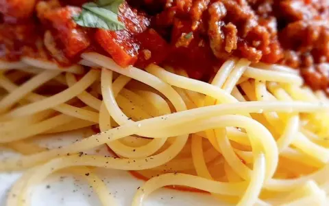 Prawdziwe Ragù alla Bolognese: Przepis, Sekrety i Błędy