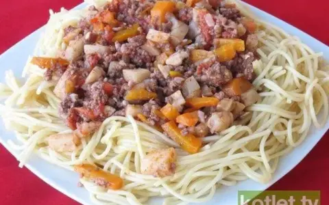 Przepis na Spaghetti z Mięsem Mielonym - Prosty i Pyszny!