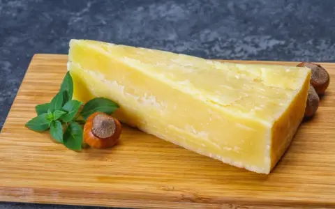 Gdzie kupić Parmigiano Reggiano D.O.P.? Sprawdź ceny i jakość