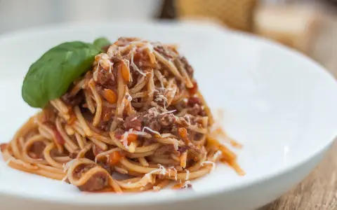 Oryginalne Ragù alla Bolognese: Prawdziwy przepis i sekrety smaku