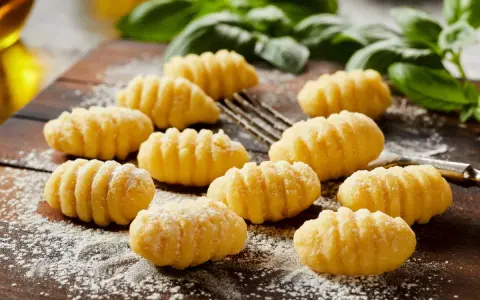 Gnocchi: Jak podawać? 30+ pomysłów na pyszne dania