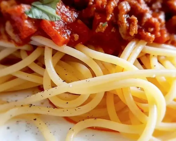 Prawdziwe Ragù alla Bolognese: Przepis, Sekrety i Błędy