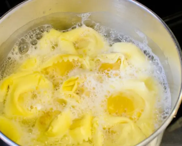 Ile gotować makaron? Sekret idealnego "al dente" krok po kroku