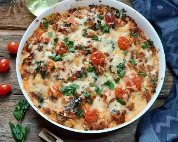 Tortellini z mięsem: Z czym jeść? Sosy, zapiekanki i triki na perfekcję