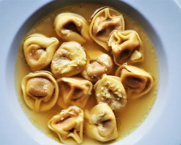Jak zrobić tortellini? Odkryj smak Włoch w domowej kuchni!