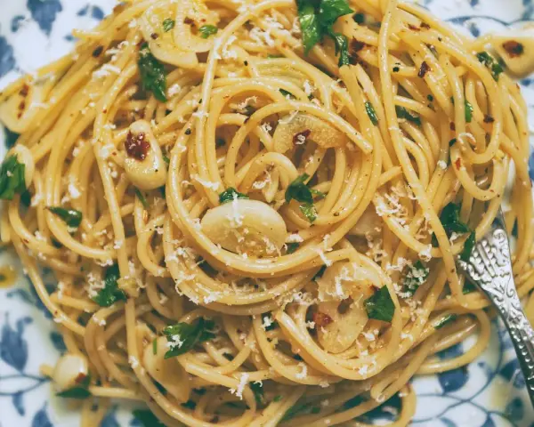 Spaghetti z chili: Klasyka i wariacje. Jak zrobić idealne?