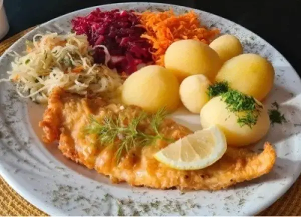 Najlepsze obiady w Darłówku: Ryby, dania domowe i restauracje