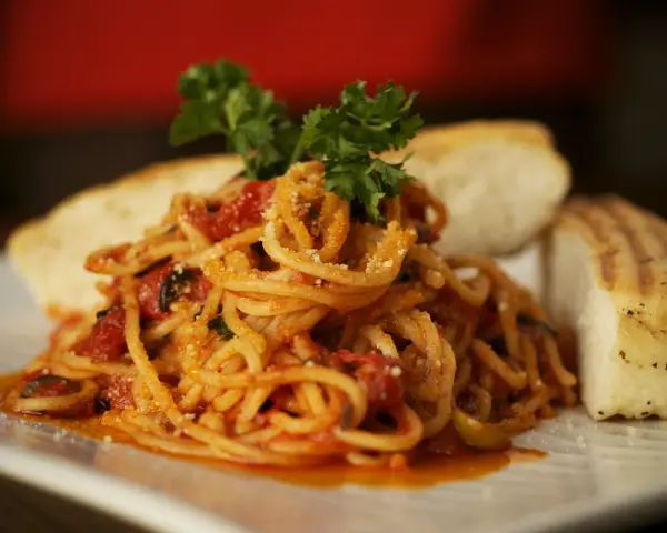 Spaghetti z suszonymi pomidorami: Szybki przepis i sekrety smaku