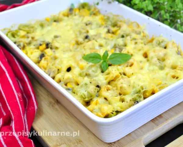 Tortellini: 3 szybkie przepisy na obiad w 20 minut (sosy, zapiekanki, sałatki)