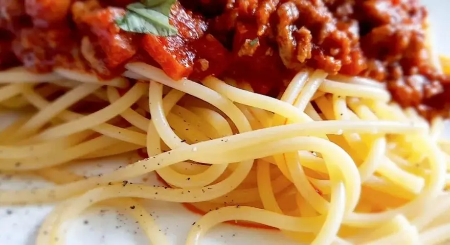 Prawdziwe Ragù alla Bolognese: Przepis, Sekrety i Błędy