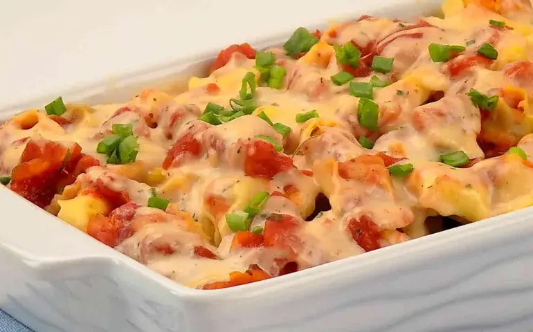 Tortellini z mięsem: 10+ pomysłów na szybki obiad (sosy, zapiekanki)