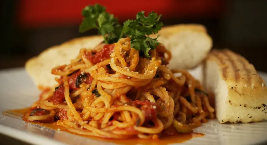 Spaghetti z suszonymi pomidorami: Szybki przepis i sekrety smaku