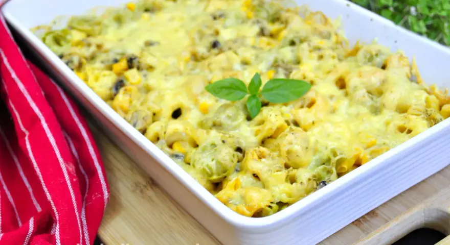 Tortellini: 3 szybkie przepisy na obiad w 20 minut (sosy, zapiekanki, sałatki)