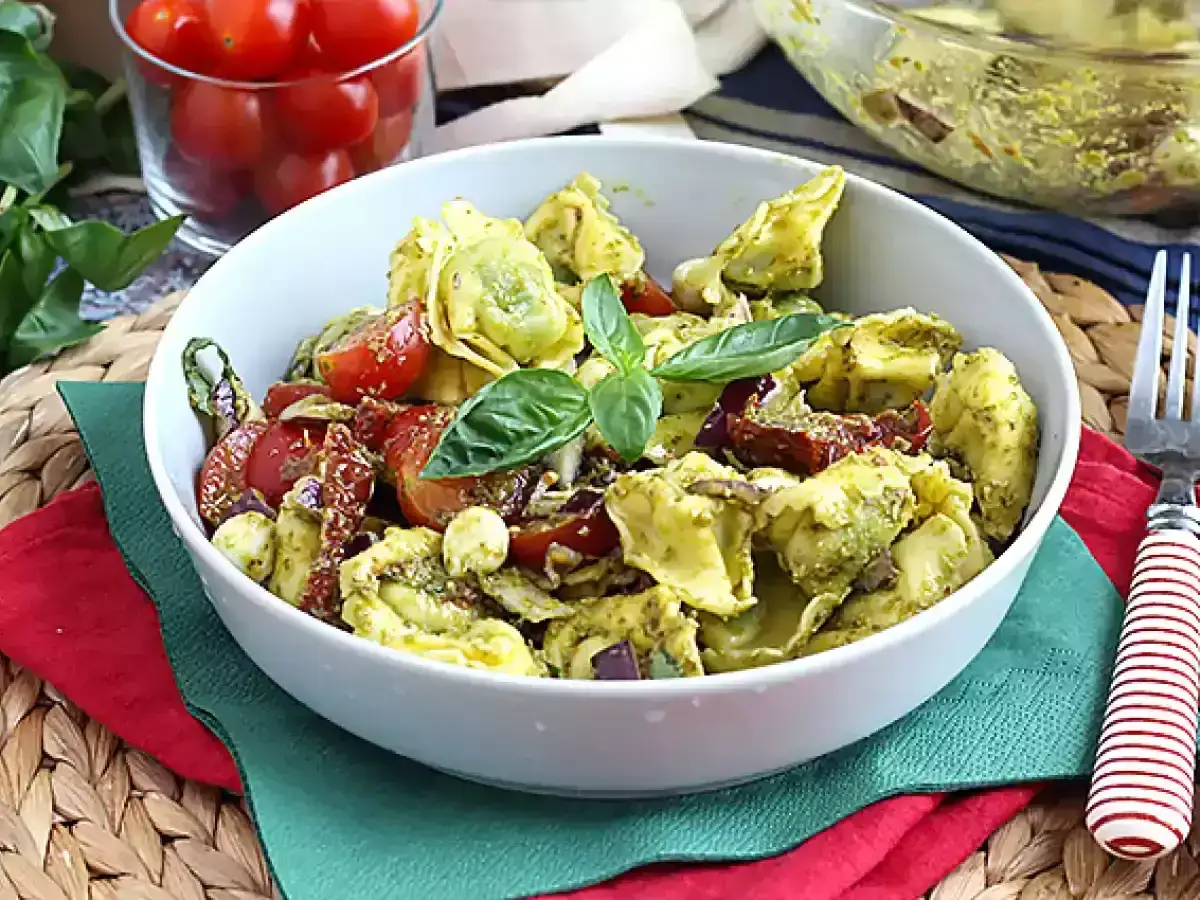 Sałatka z tortellini na zimno