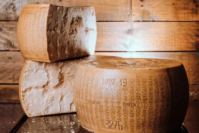 Parmigiano Reggiano różne stopnie dojrzewania