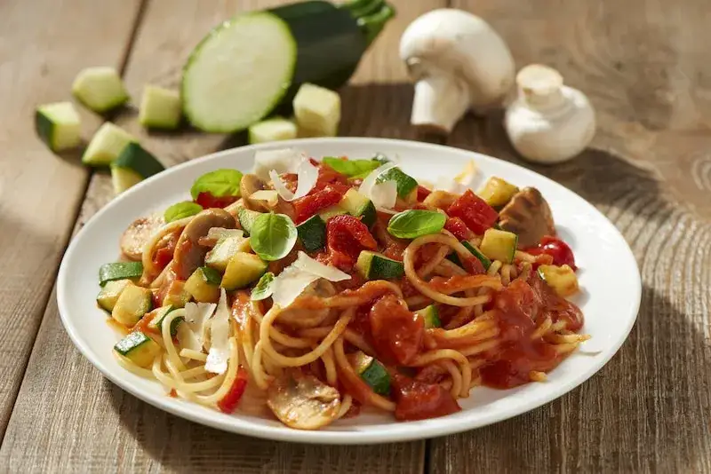 składniki na spaghetti bolognese z pieczarkami