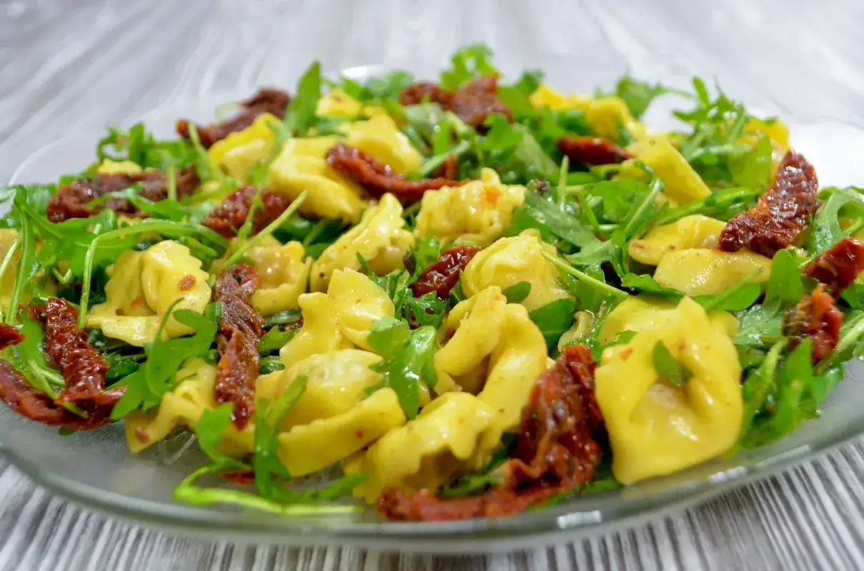 Różne rodzaje sosów do tortellini