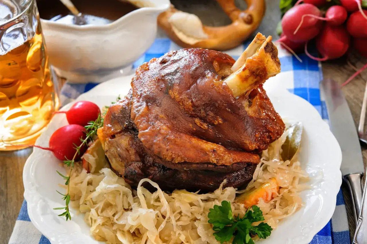 Golonka w zupie, sycąca zupa na golonce