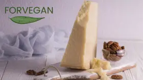Zamiennik parmezanu w pesto: Twarde sery i wegańskie opcje